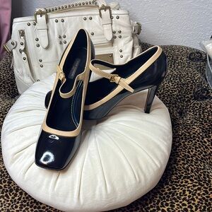 LOUIS VUITTON Mary Janes